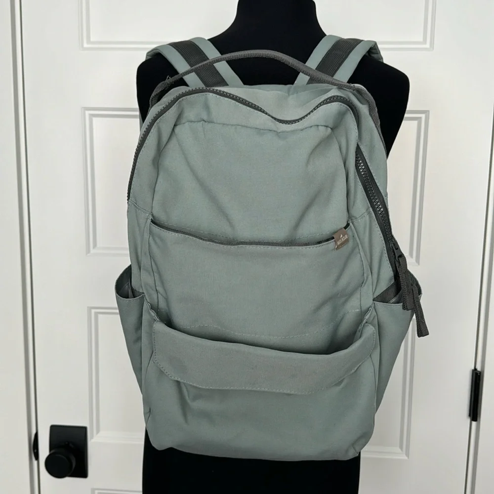 RED ROVR Roo Diaper Backpack - Picture 5 of 15